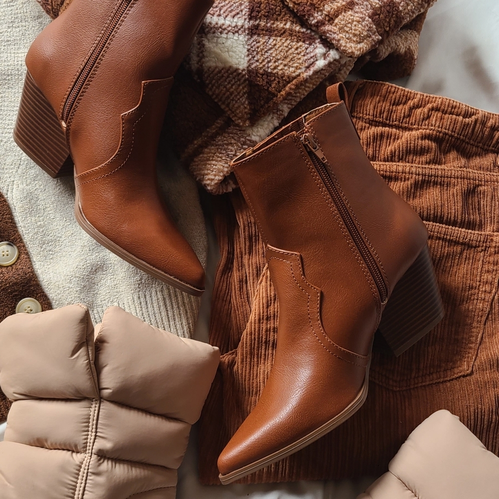 🚨ON SALE🚨// Rich cognac vegan leather western style Boot - Picture 3 of 5